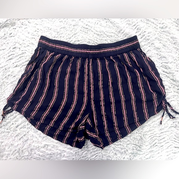 Anthropologie Pants - Anthropologie Cameron Short - EUC!